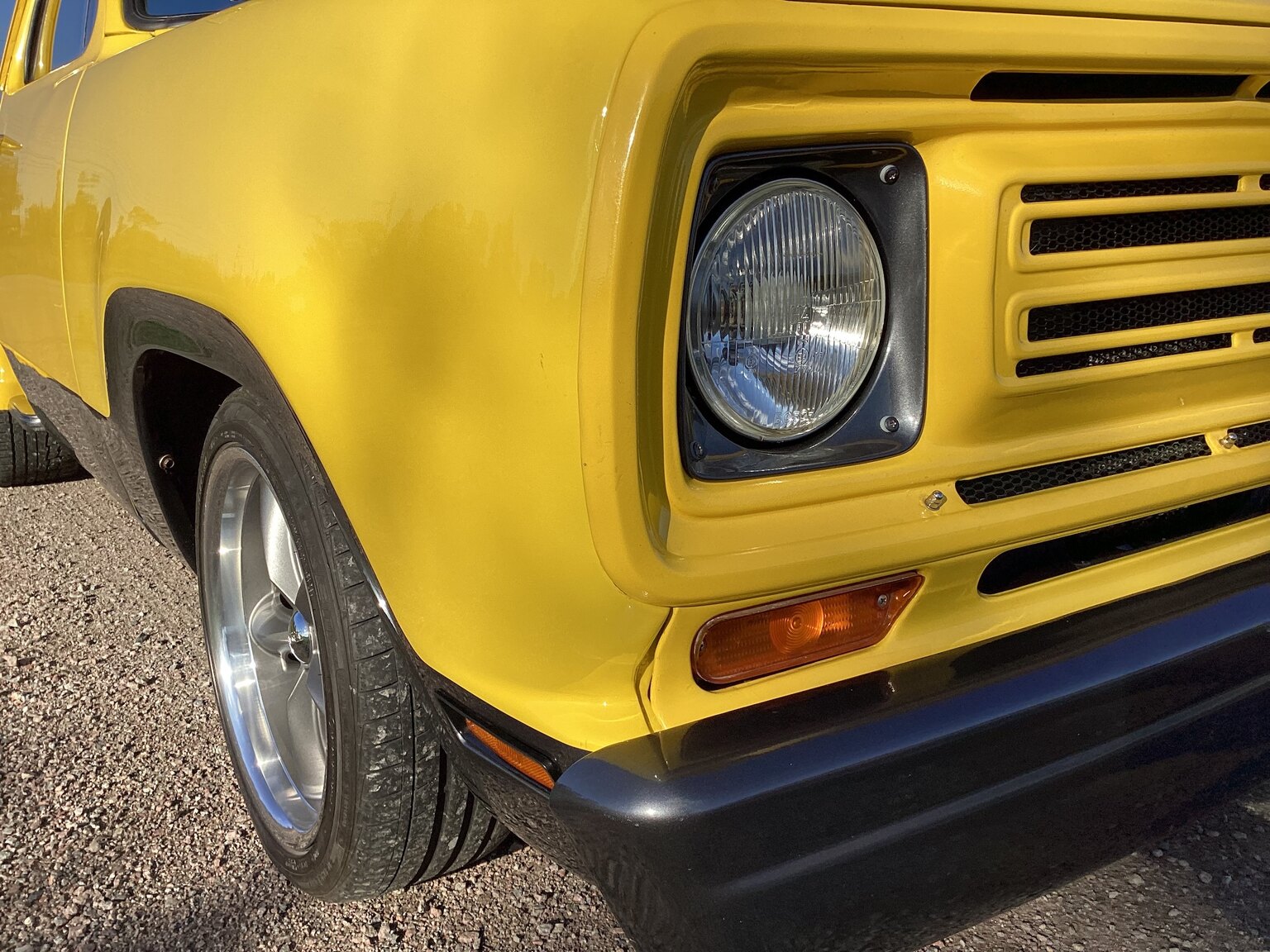 Aussenfoto 1971 Dodge D100