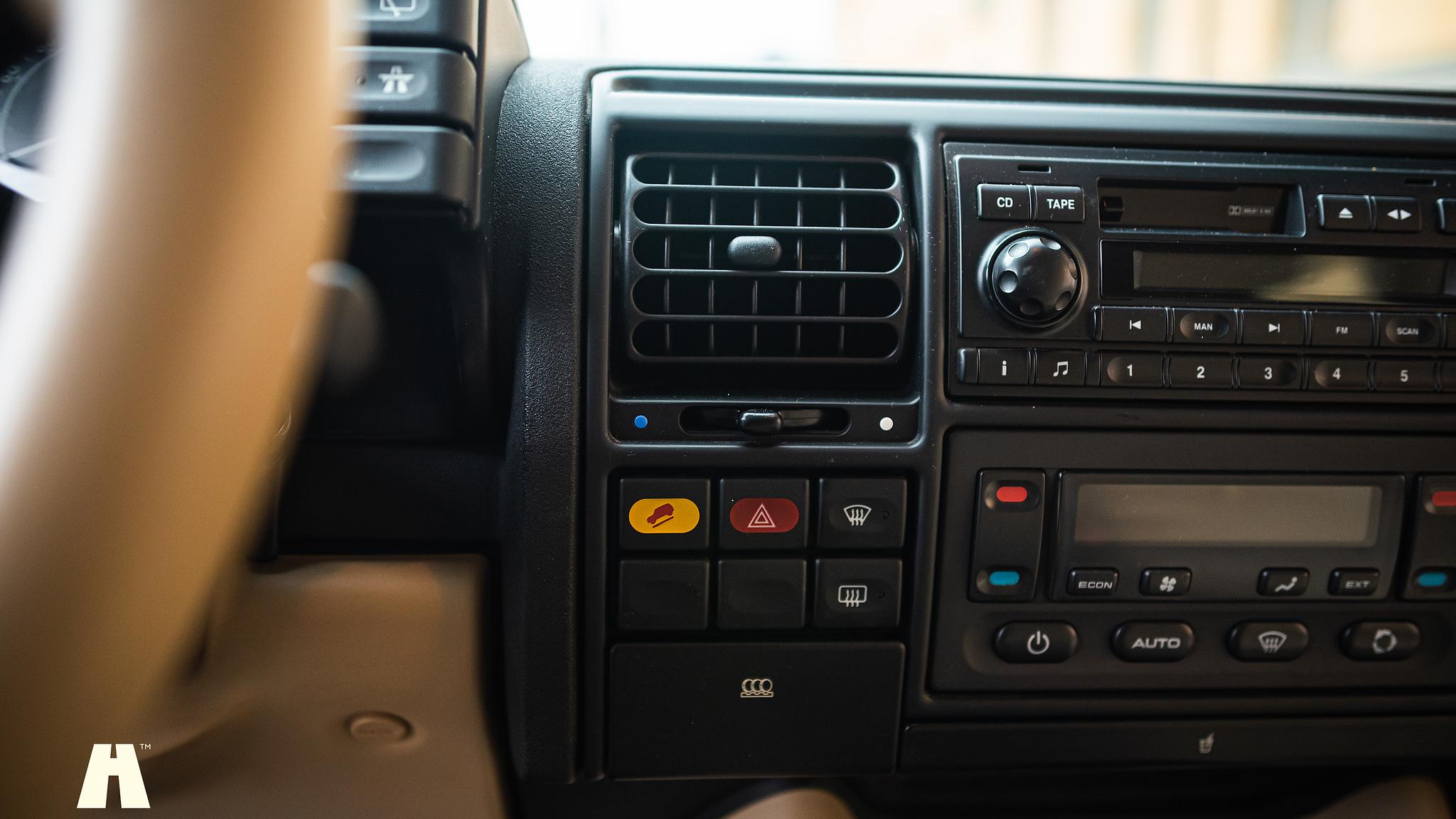 Interior image of 2003 Land Rover Discovery II, 2003