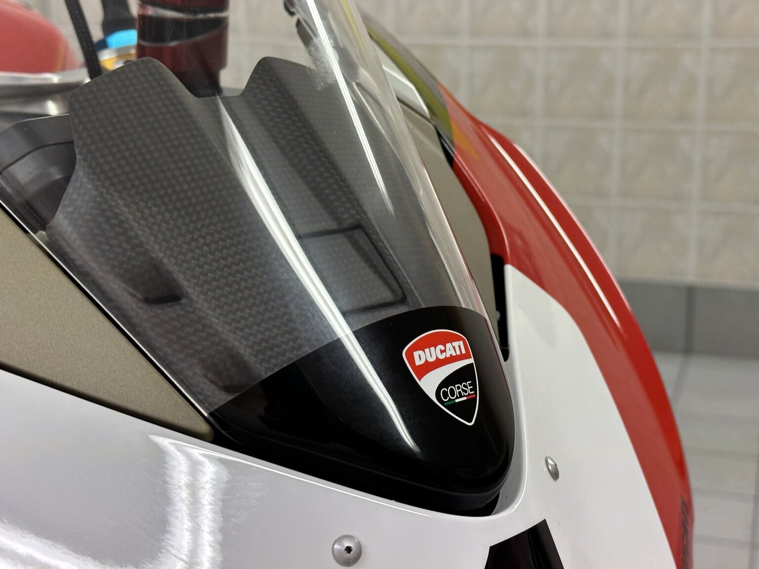 Exteriörbild på 2020 Ducati Panigale V4 25° Anniversario (51)
