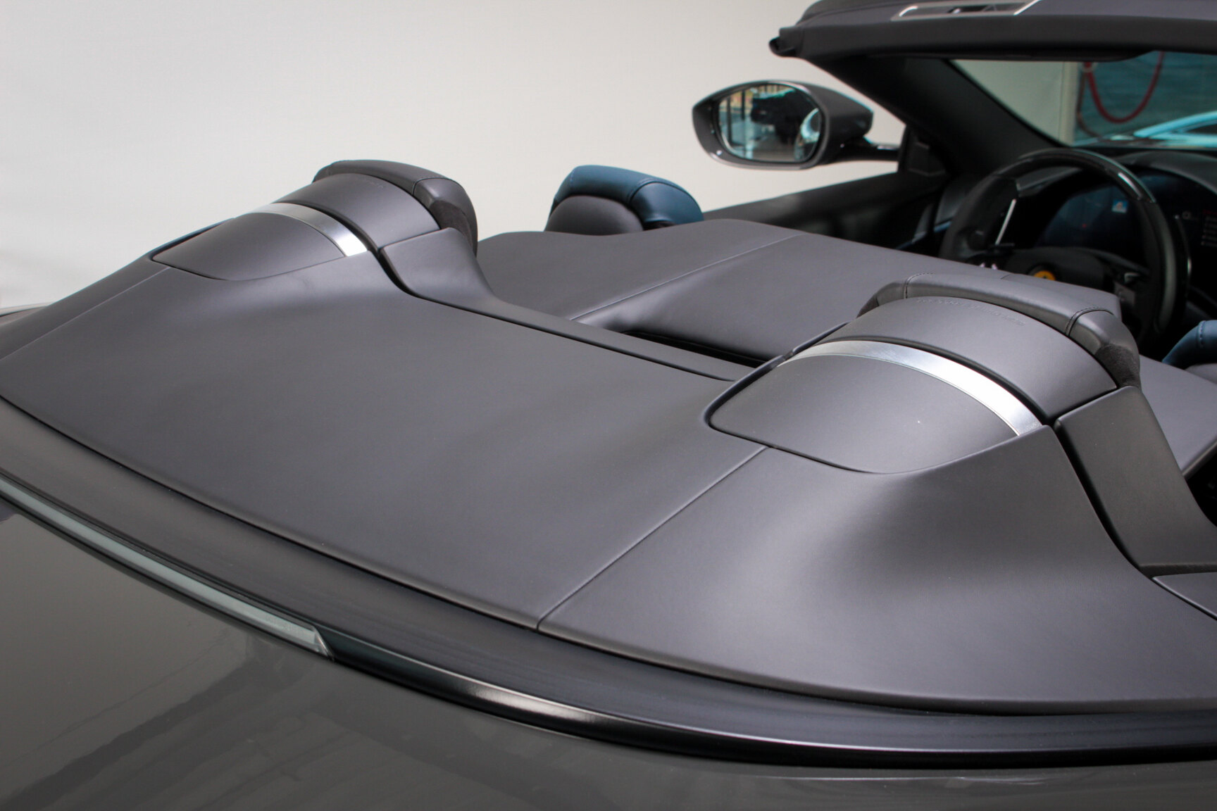 Interiörbild 2024 Ferrari Roma Spider