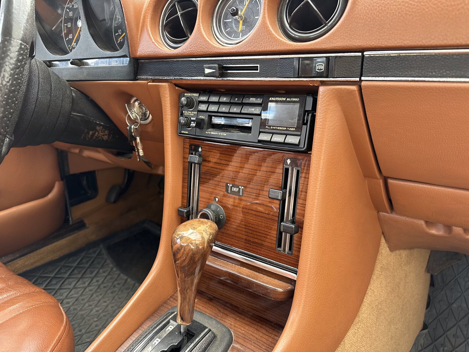 Interior image of 1974 Mercedes benz 450 SL