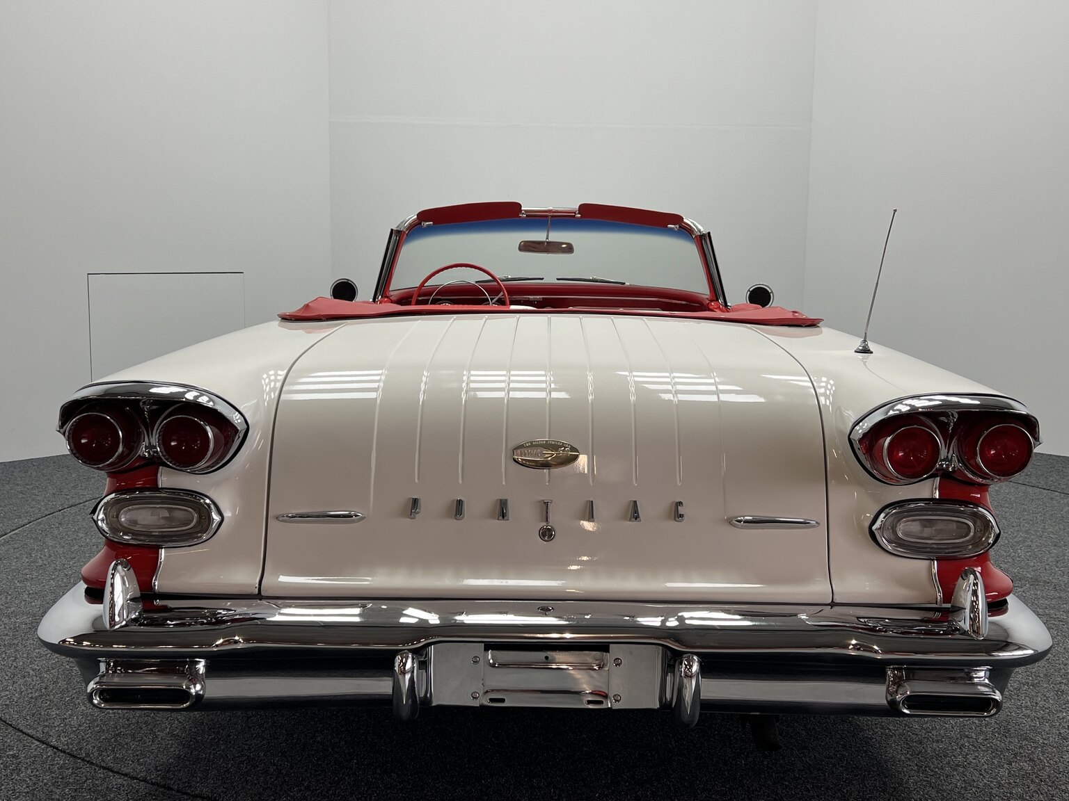 Exteriörbild på 1958 Pontiac Chieftain