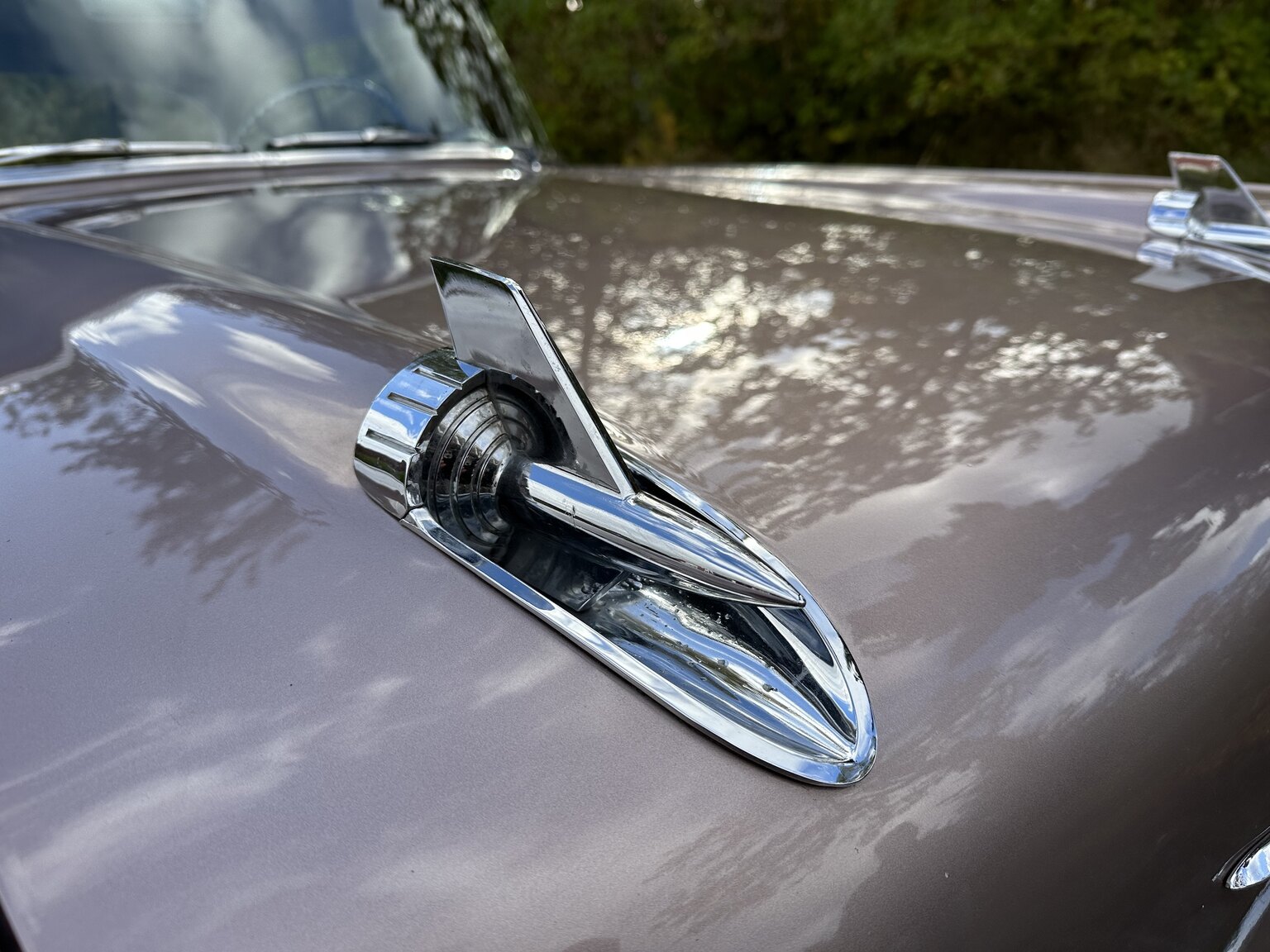 Exteriörbild på 1957 Chevrolet Two-Ten Restomod (39)