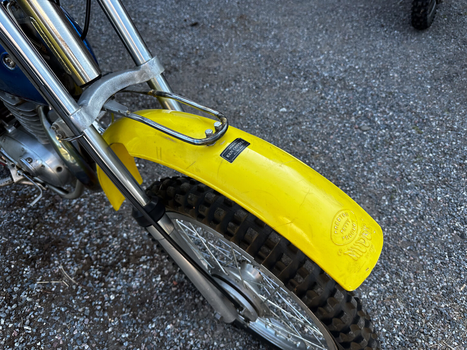 Exteriörbild på 1975 BSA Cheney 500