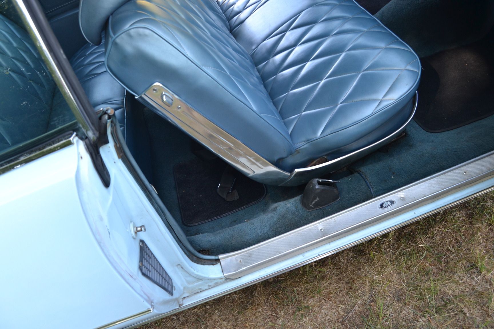 Interior image of 1970 Oldsmobile Ninety eight Convertible (47)