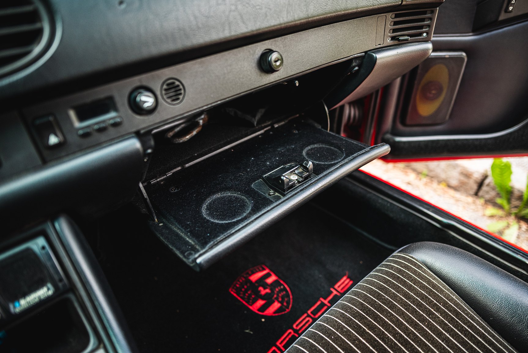 Interior image of 1988 Porsche 944