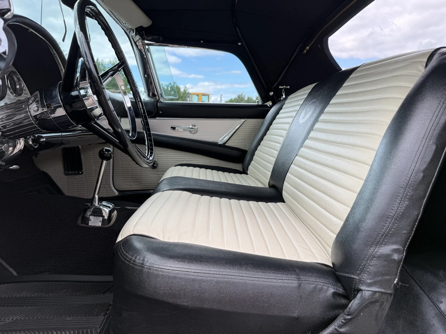 Innenraumfoto von 1957 Ford Thunderbird (9)