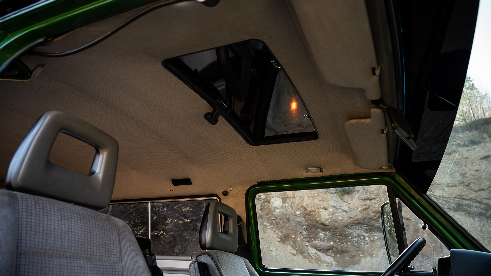 Interior image of 1992 Volkswagen T3 Kombi Syncro 16" Westfalia