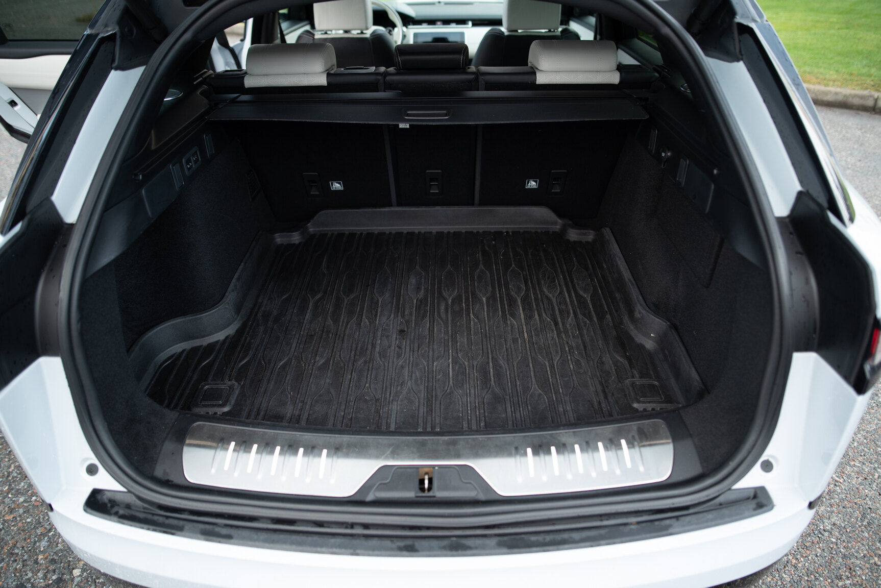 Interior image of 2018 Range Rover Velar D300 AWD HSE