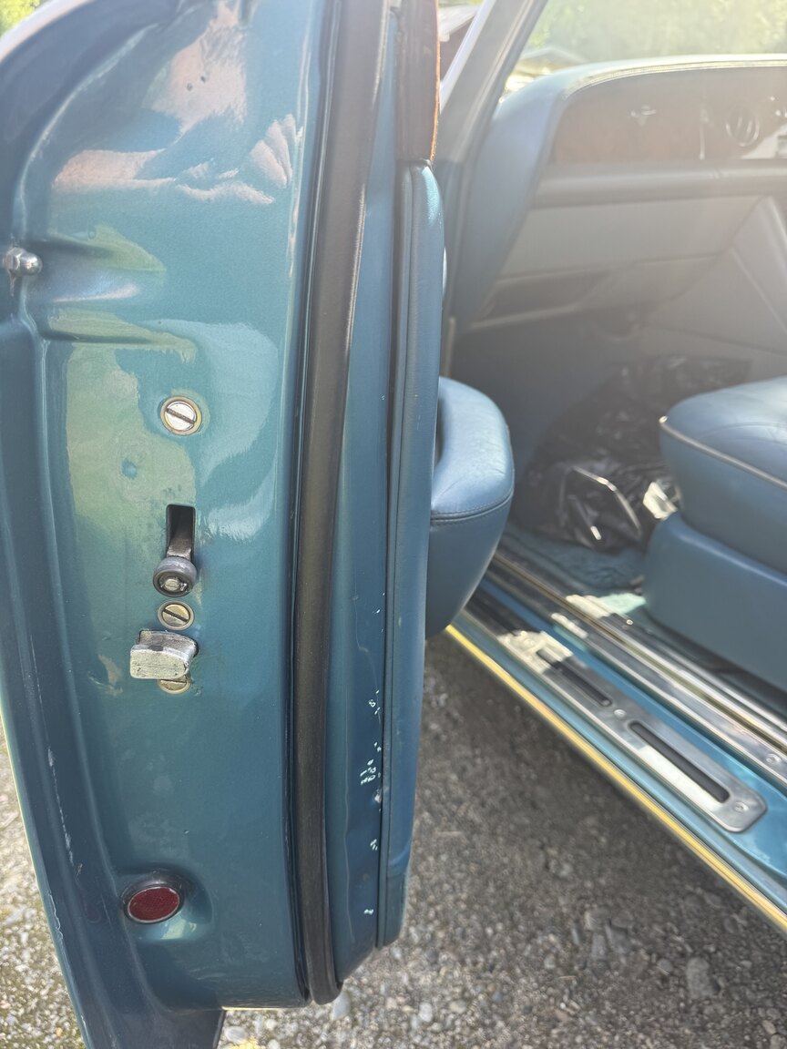Interior image of 1976 Rolls-Royce Silver Shadow
