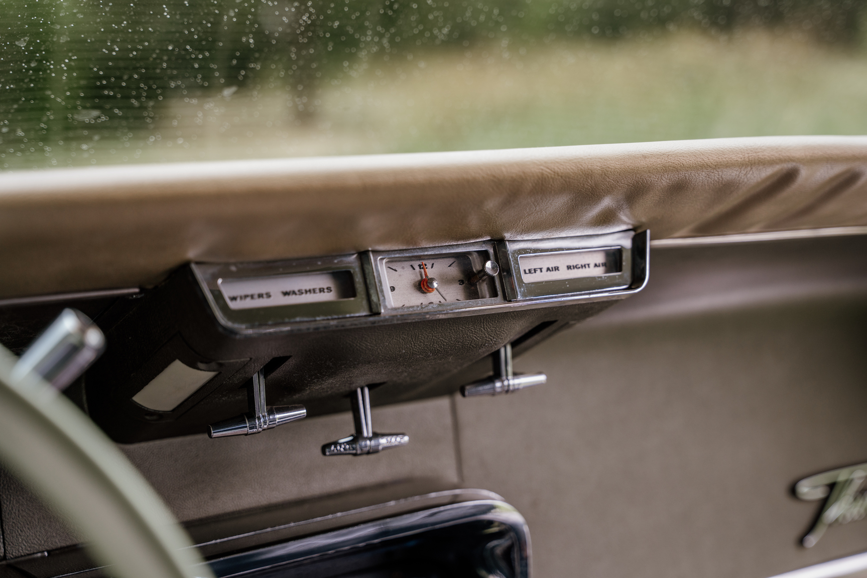 Innenraumfoto von 1966 Ford Thunderbird 6.4 Landou Limited Edition
