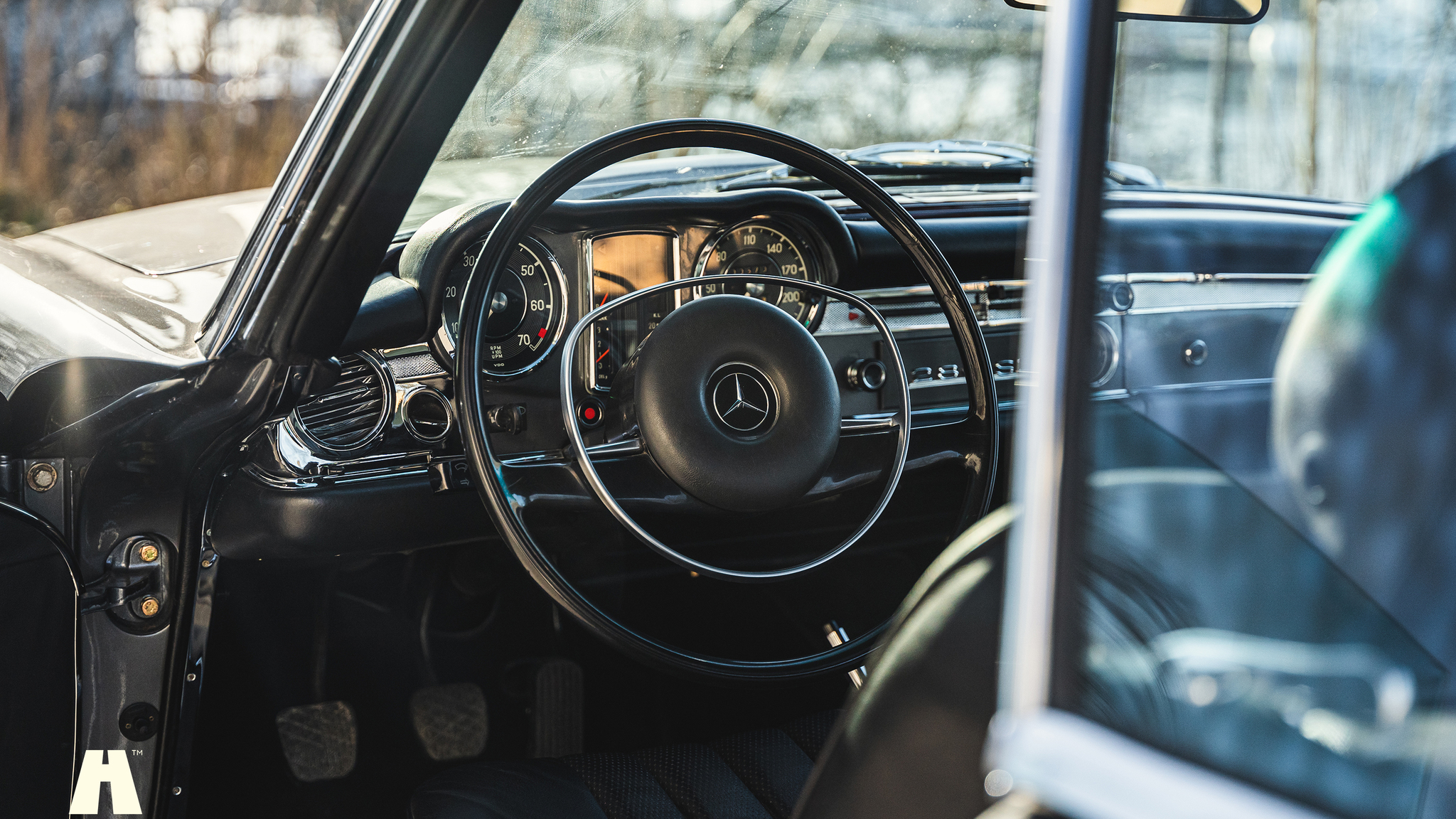 Interiörbild 1970 Mercedes 280 SL Pagoda (3)