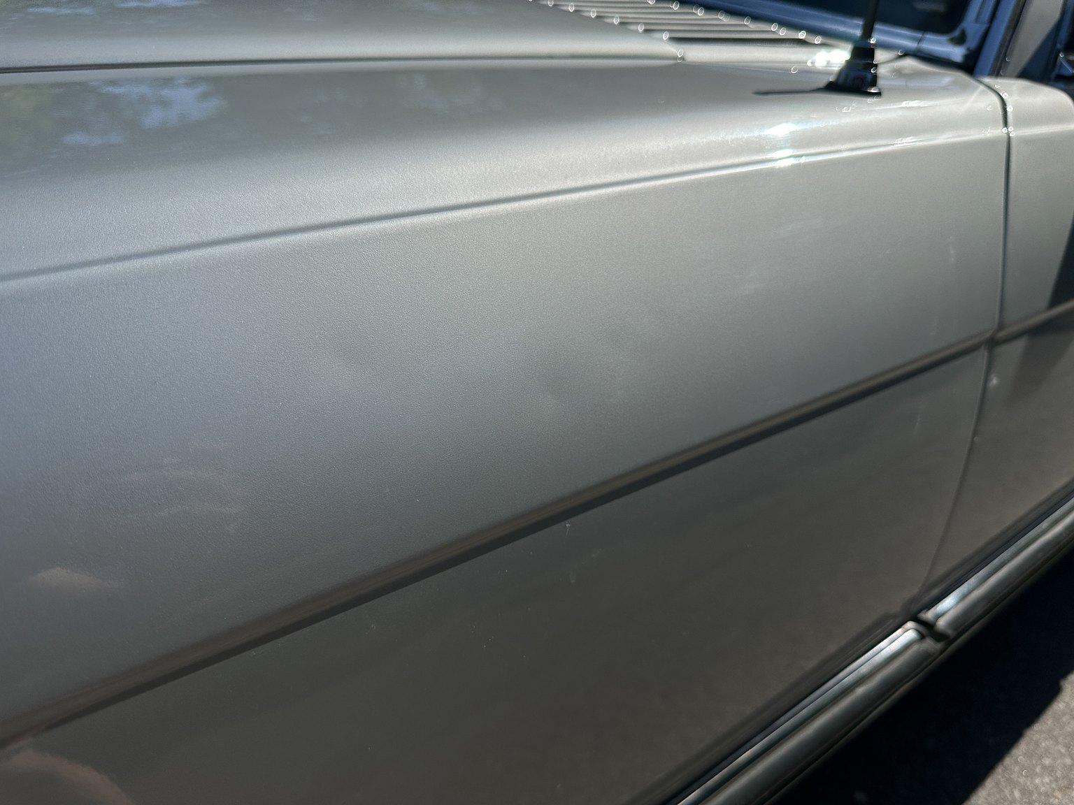 Exterior image of 1972 Mercedes-Benz 350 SL