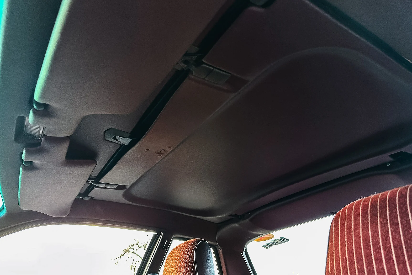 Interior image of 1986 Porsche 944R (27)