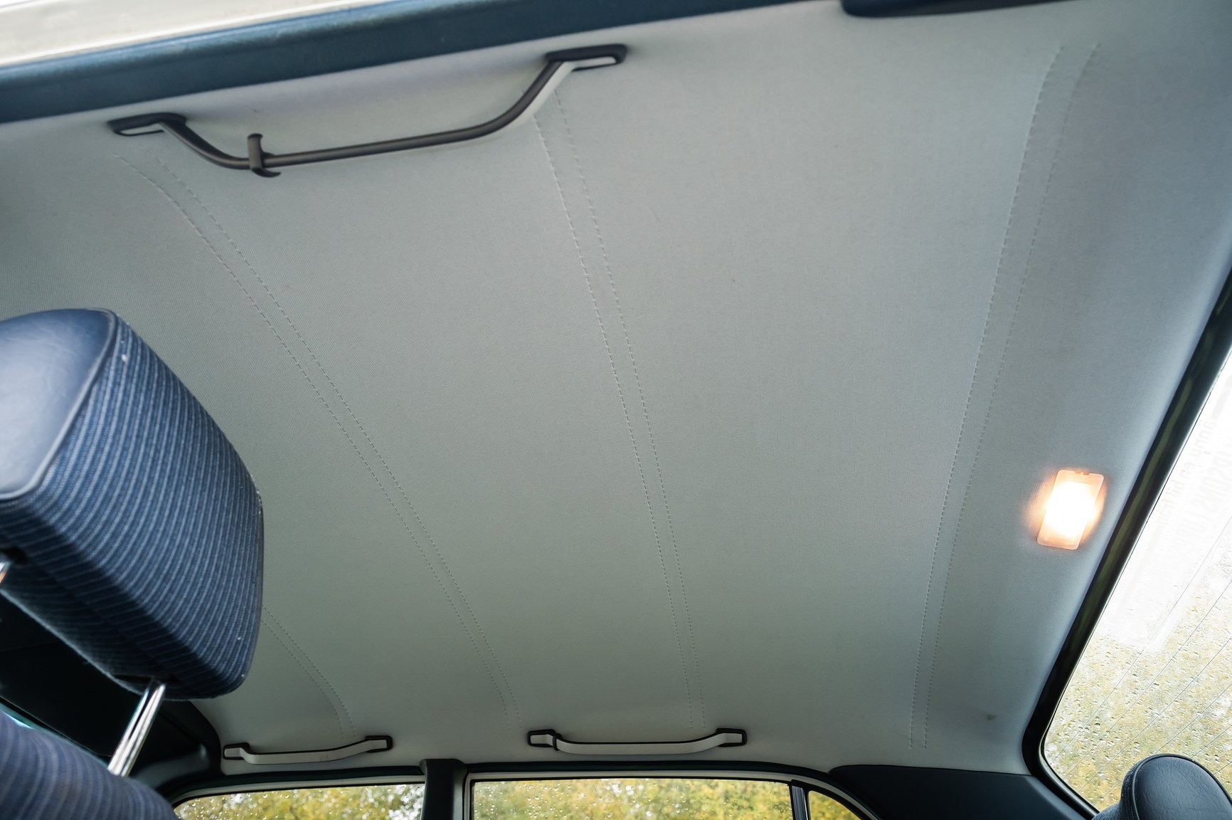Interior image of 1985 Mercedes-Benz 200 Automatic