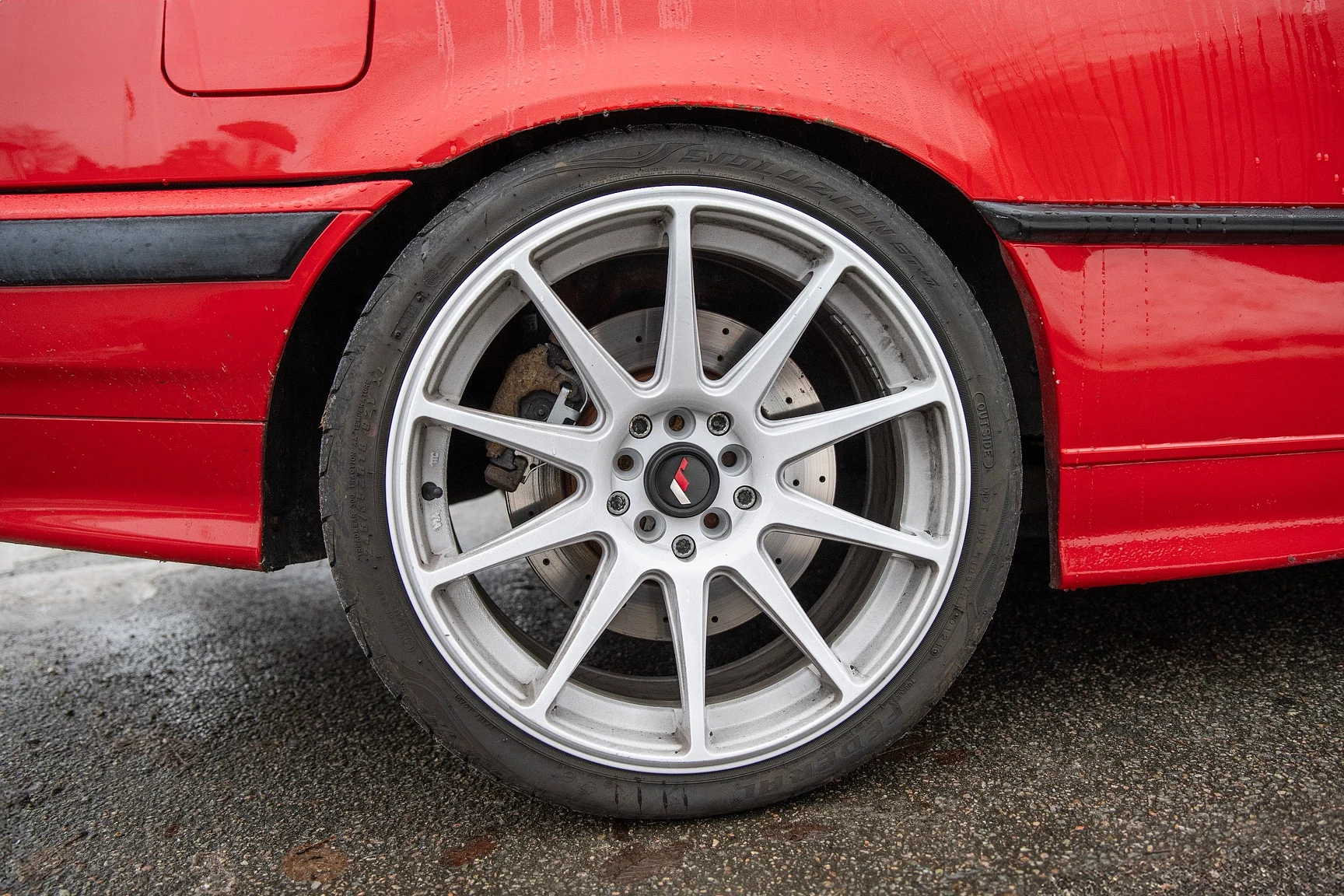 Exterior image of 1992 BMW 325i Turbo (26)