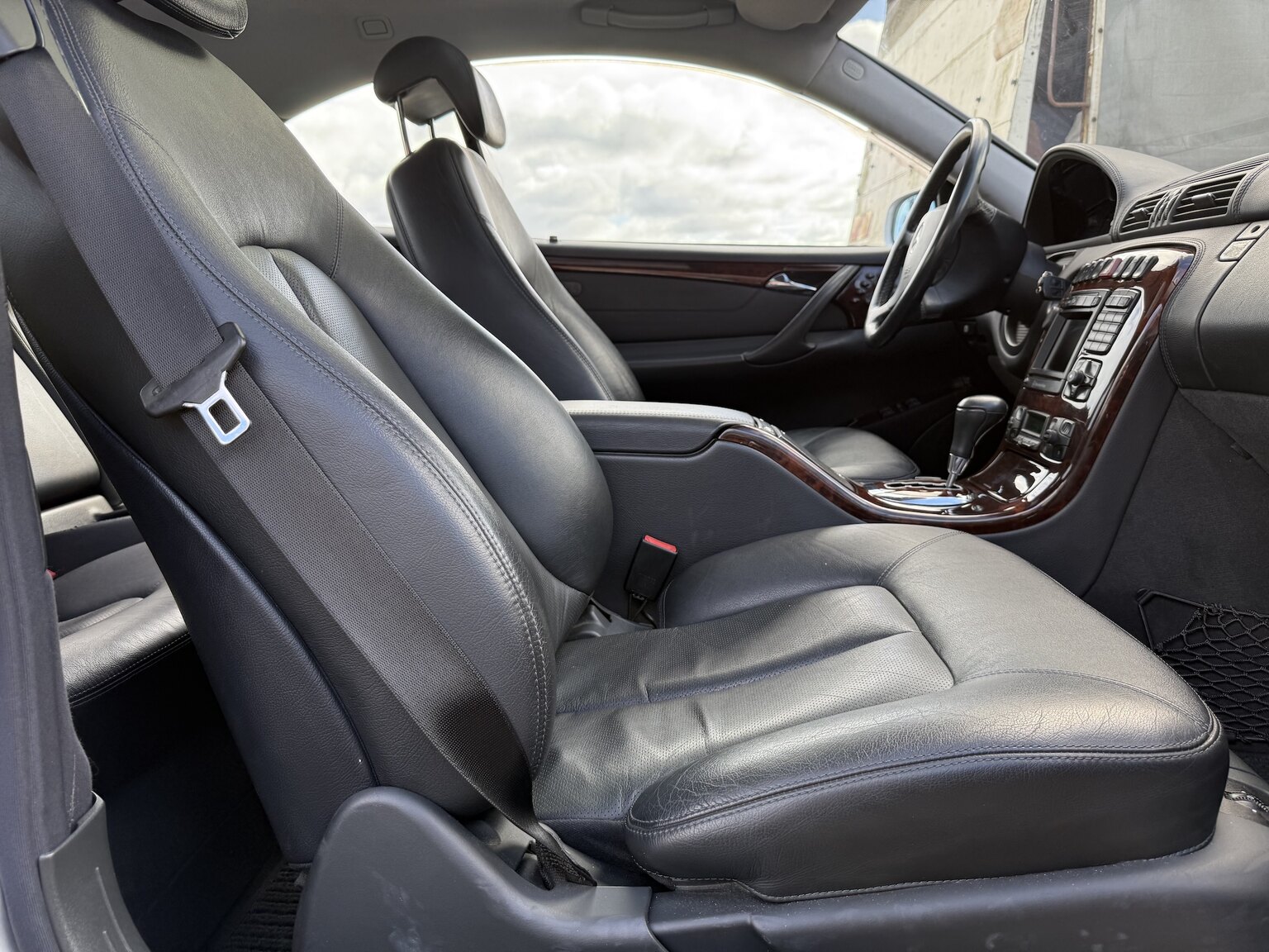 Interior image of 2000 Mercedes-Benz CL 500