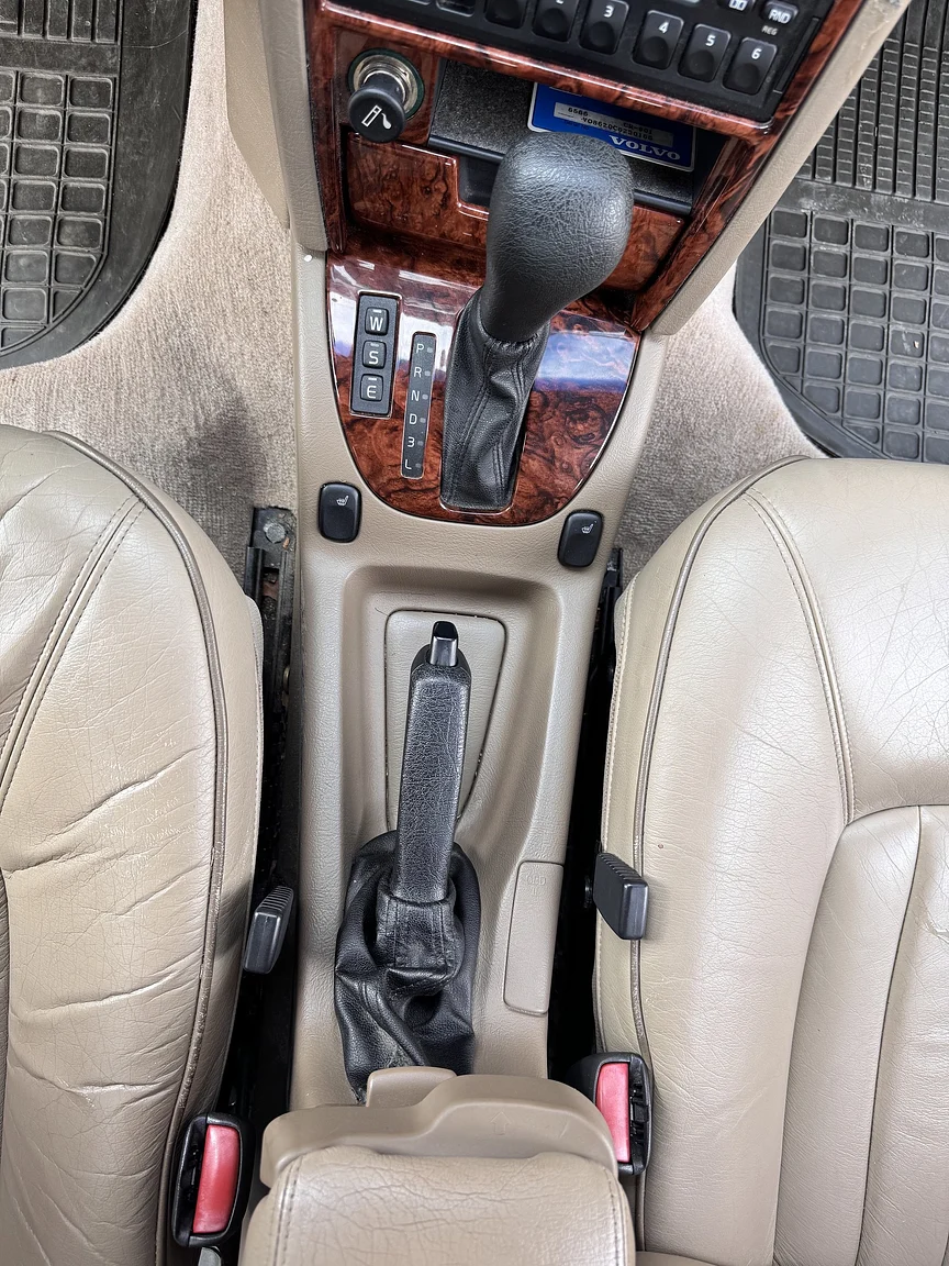Interior image of 1998 Volvo S90 3.0 (34)