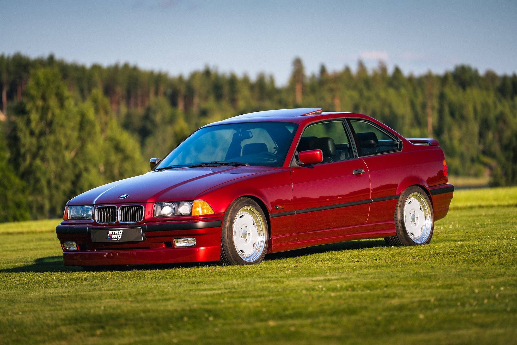 Exterior image of 1992 BMW 325i Coupé "No Reserve Auction"