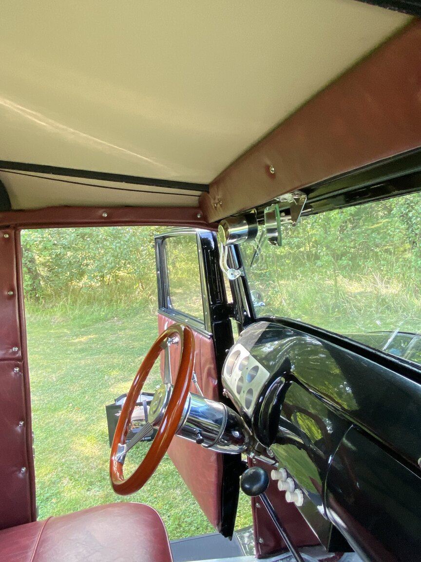Interior image of 1932 Ford 32 deuce sport coupé (Hot Rod)