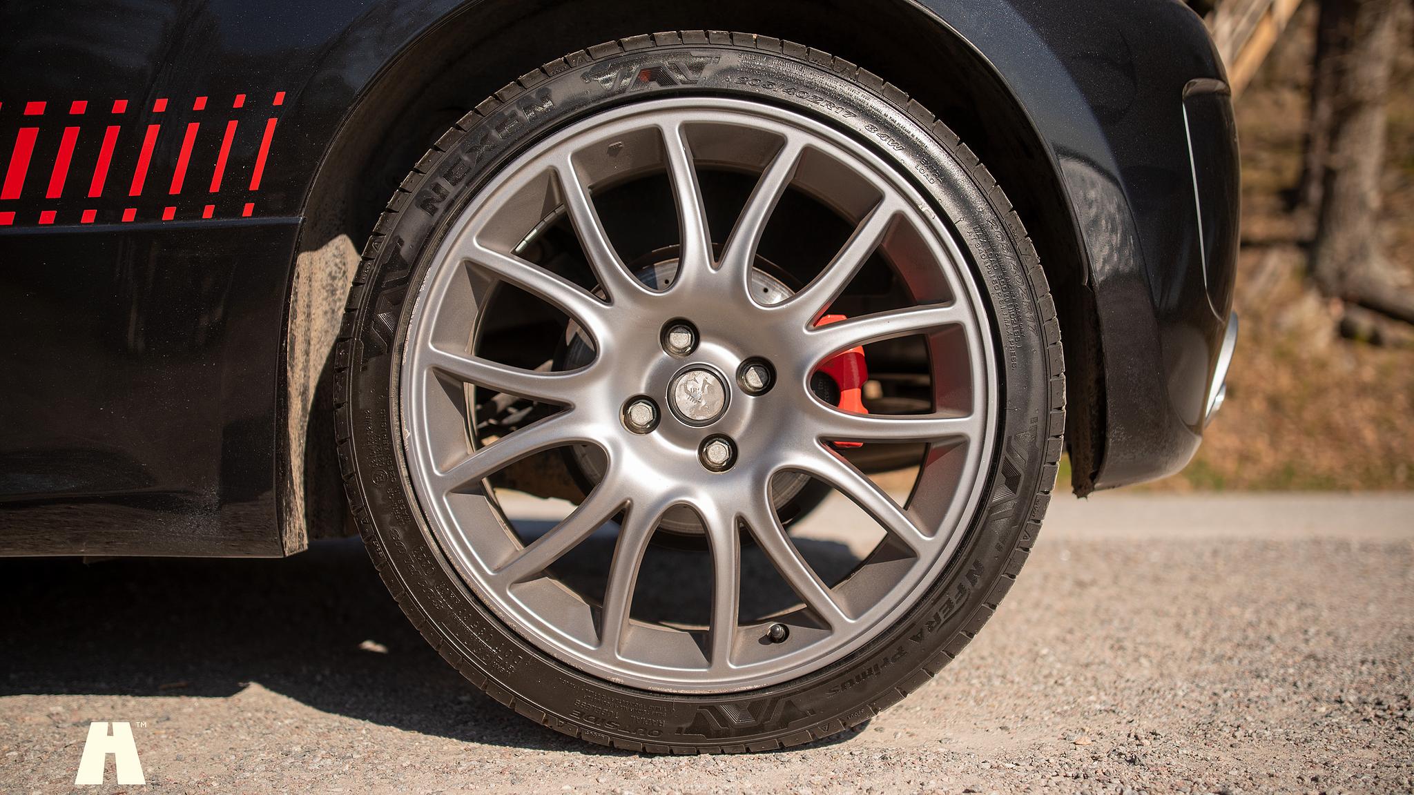 Exteriörbild på 2016 Abarth 595 Competizione (52)