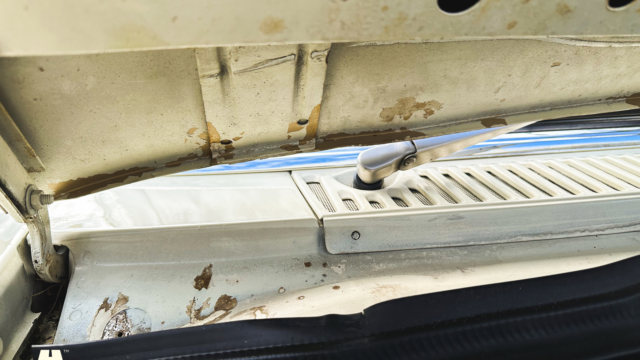 Image of 1972 Mercedes-Benz 200 mechanics
