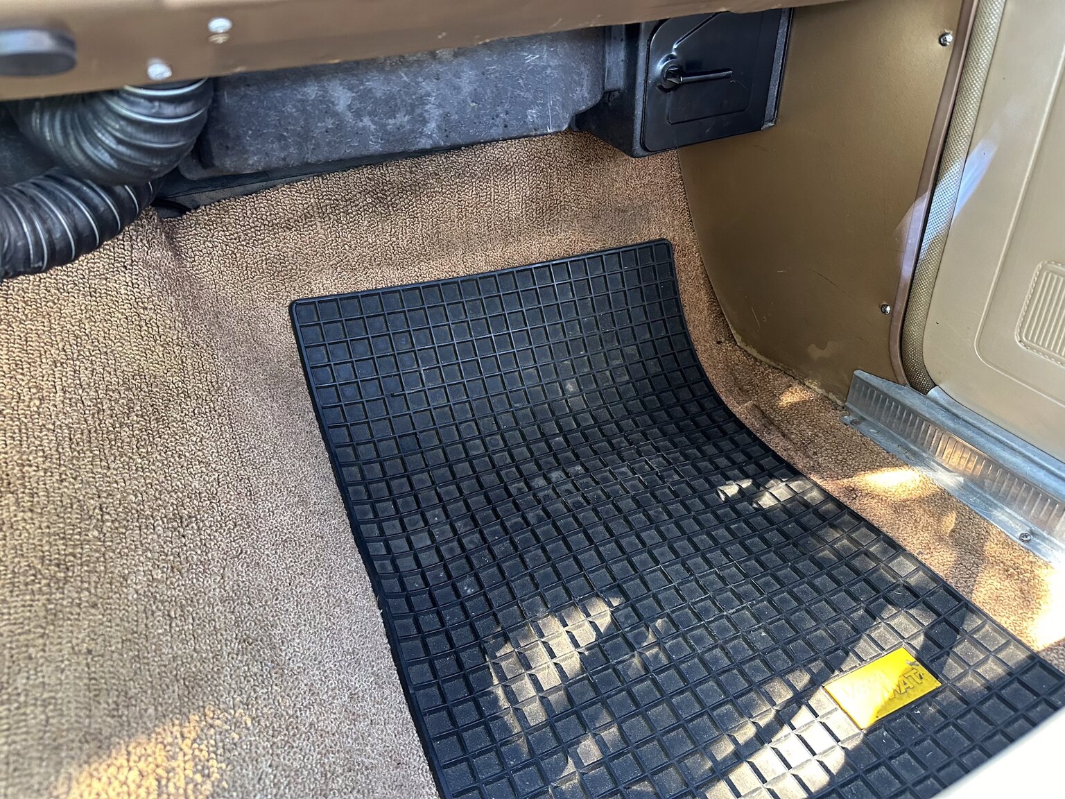 Interiörbild 1966 Plymouth Valiant 100 2-door Sedan