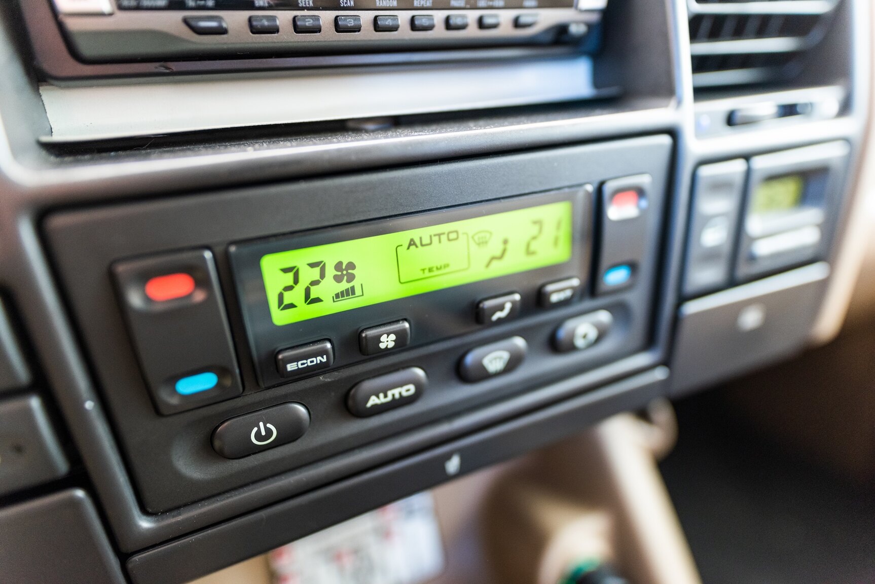 Interior image of 1999 Land Rover Discovery 4.0 V8
