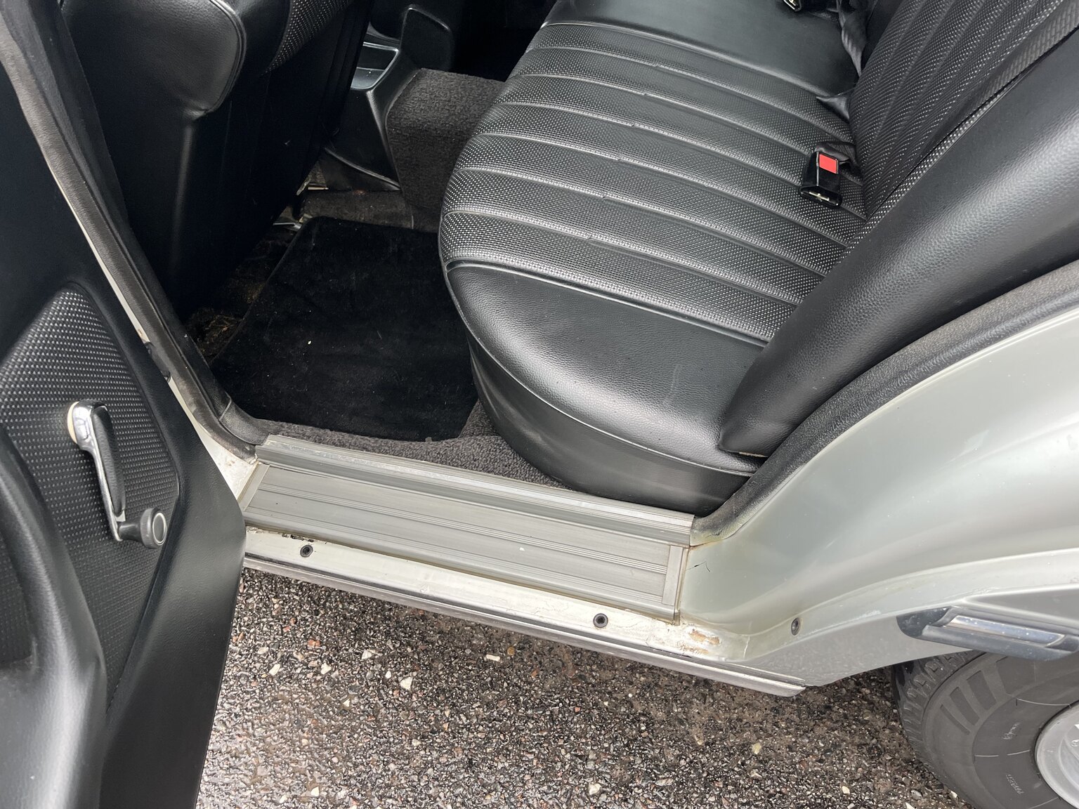 Interior image of 1975 Mercedes-Benz 280 SE