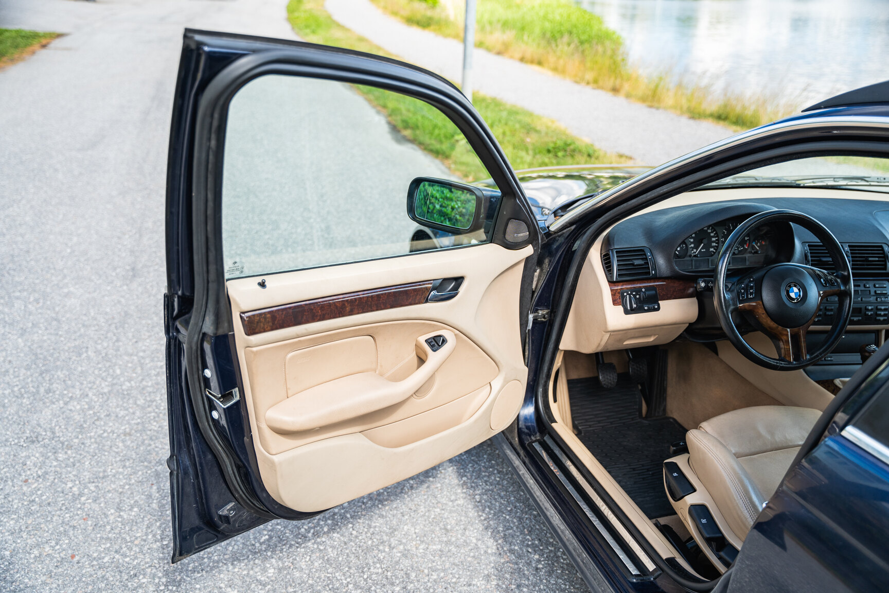 Innenraumfoto von 2003 BMW 320i Touring