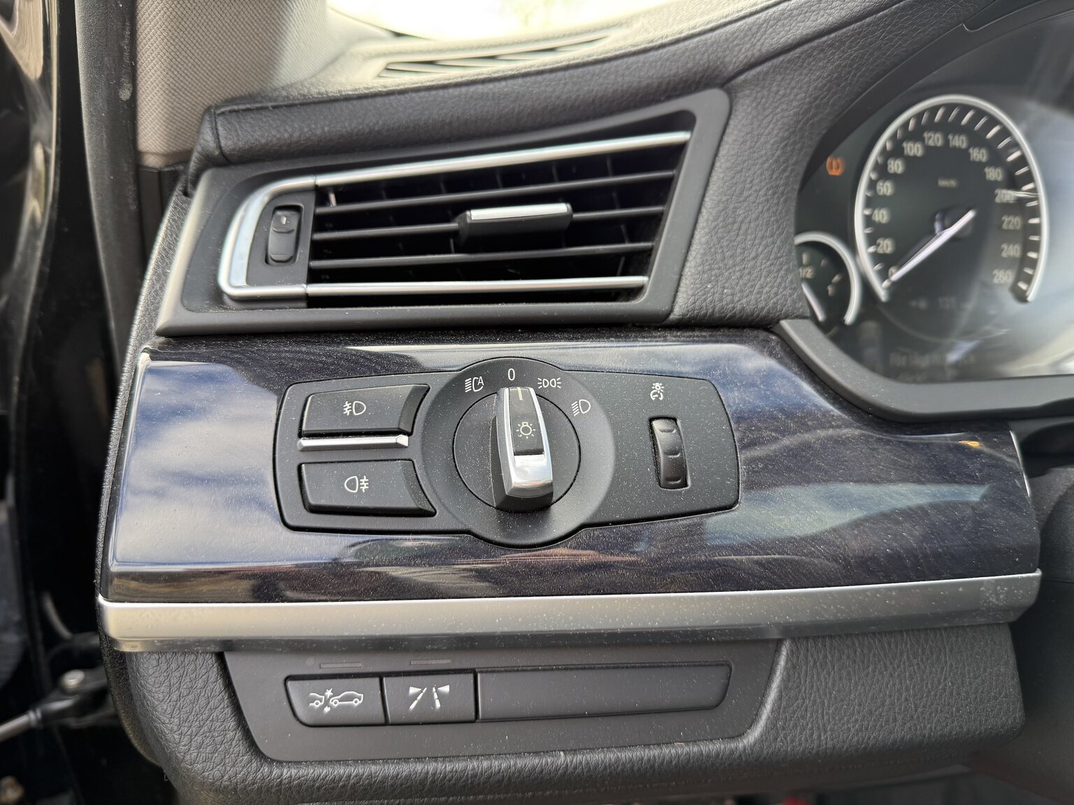 Interior image of 2009 BMW 750Li