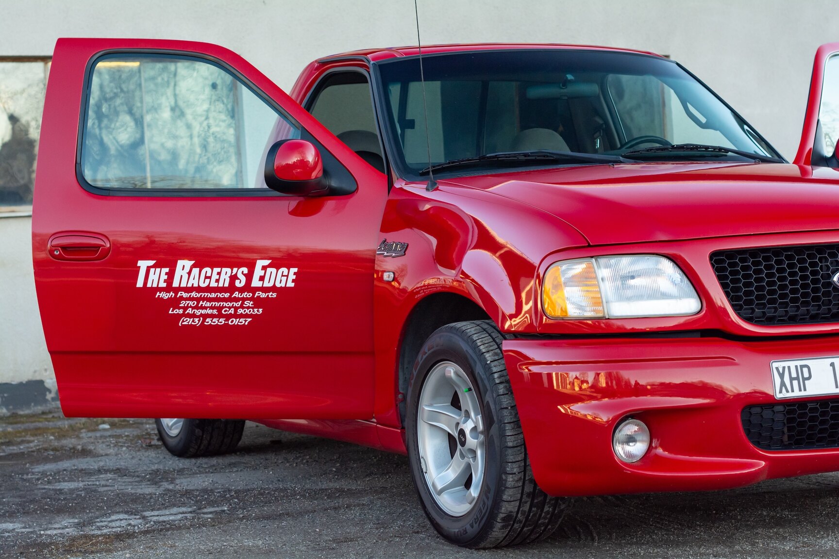 Exterior image of 2000 FORD F-150 SVT Lightning