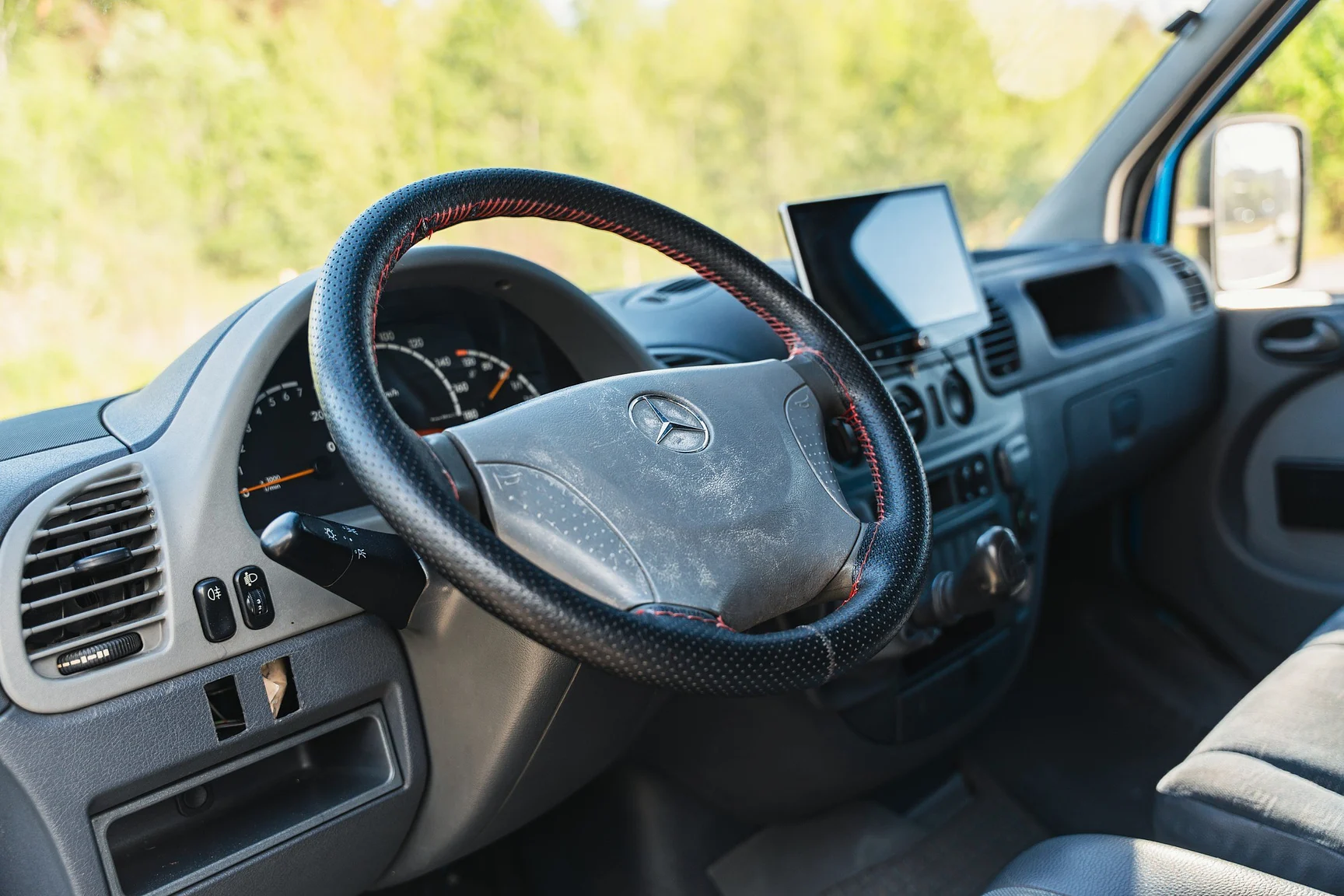 Interior image of 2004 Mercedes-Benz Sprinter 4x4 Campervan/Overlander (5)