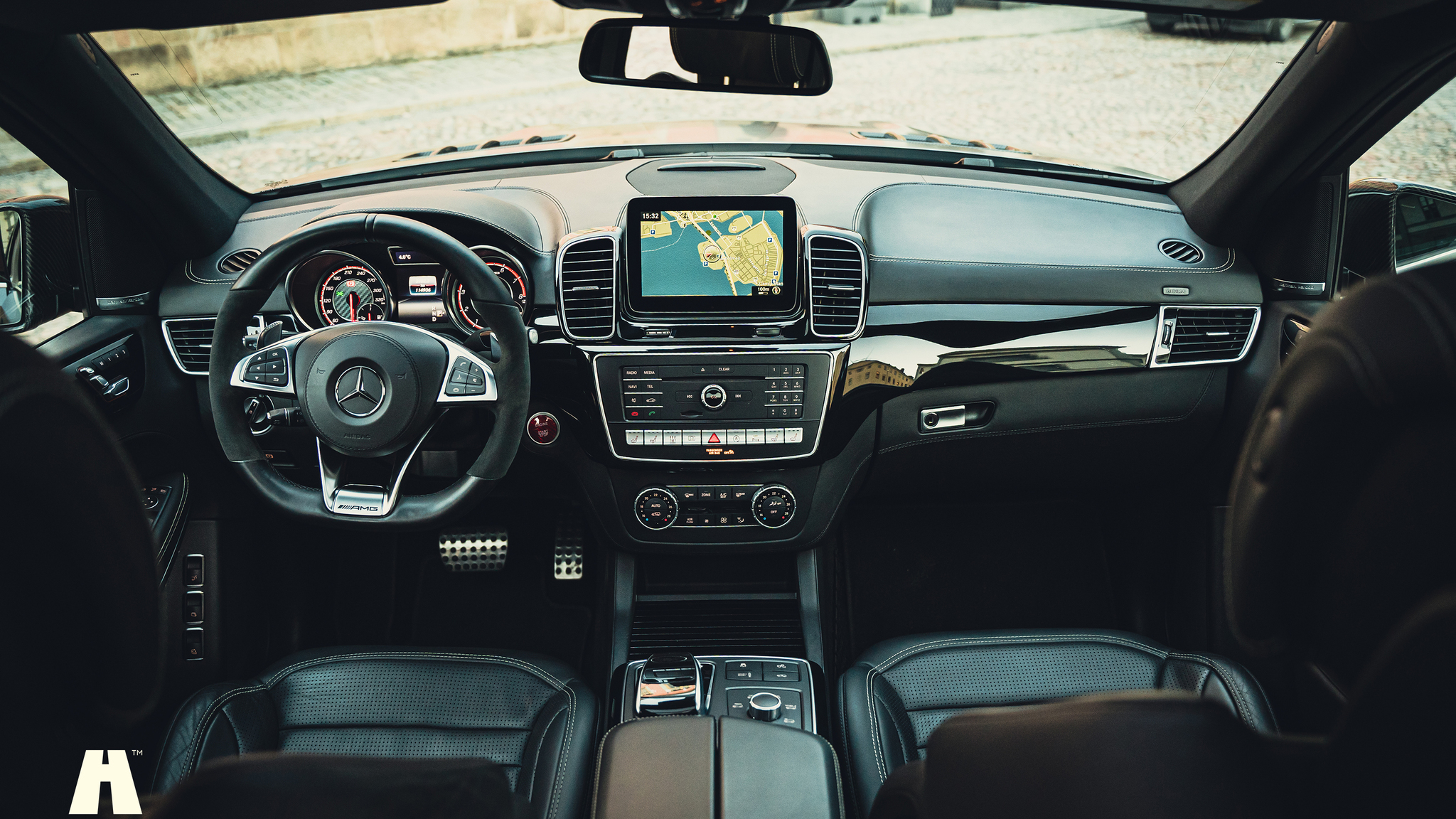 Innenraumfoto von 2017 Mercedes-Benz GLS 63 AMG (115)