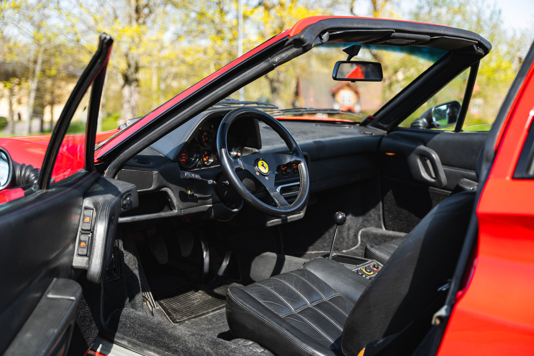 Innenraumfoto von 1989 Ferrari 328 GTS
