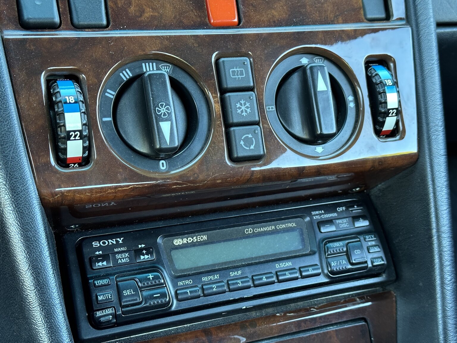 Interior image of 1990 Mercedes-Benz 300 CE 24V (13)