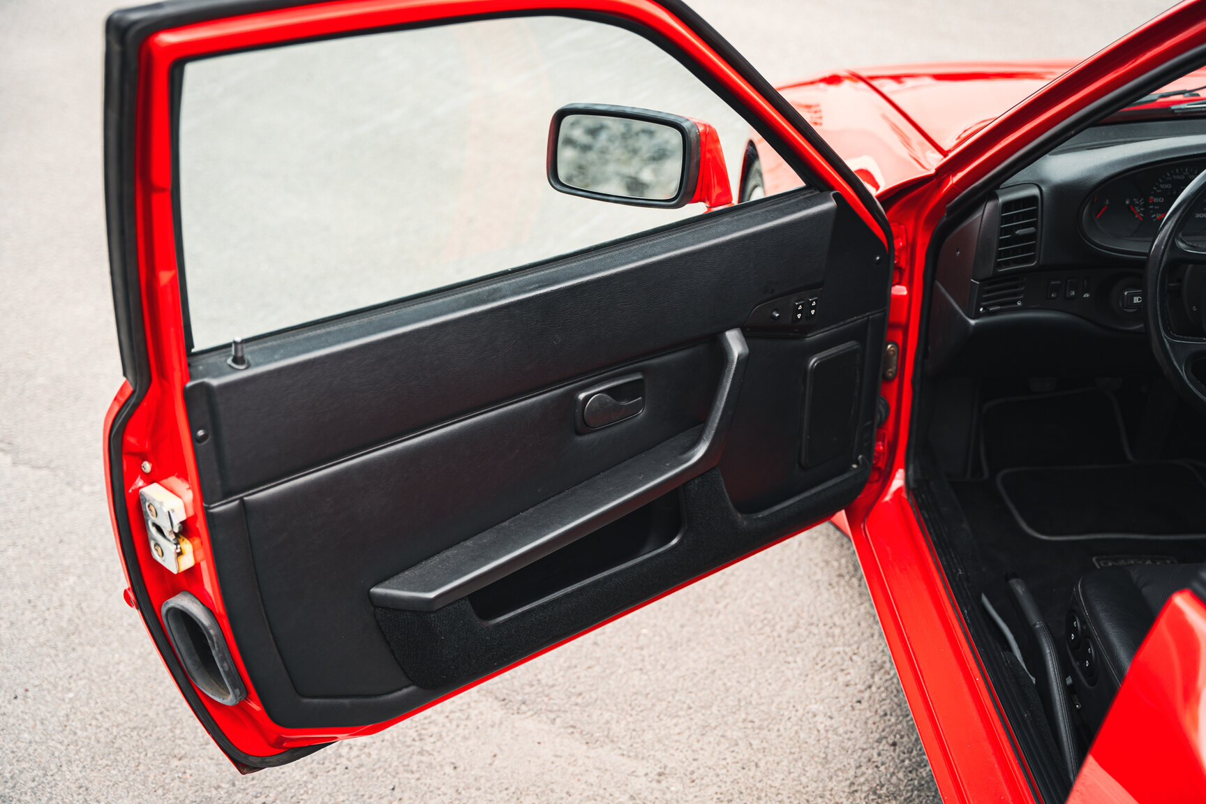 Interior image of 1990 Porsche 944 Turbo