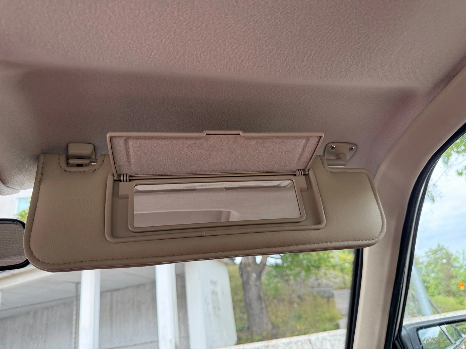 Interior image of 1988 Daimler Six (30)