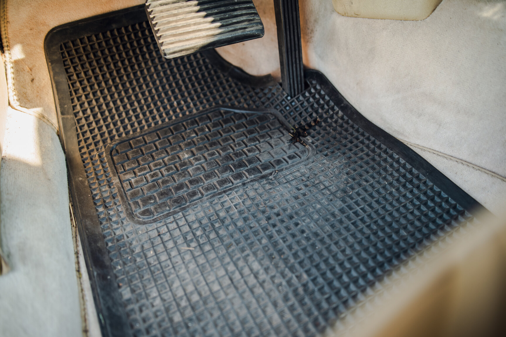 Interior image of 1965 Daimler 250 V8