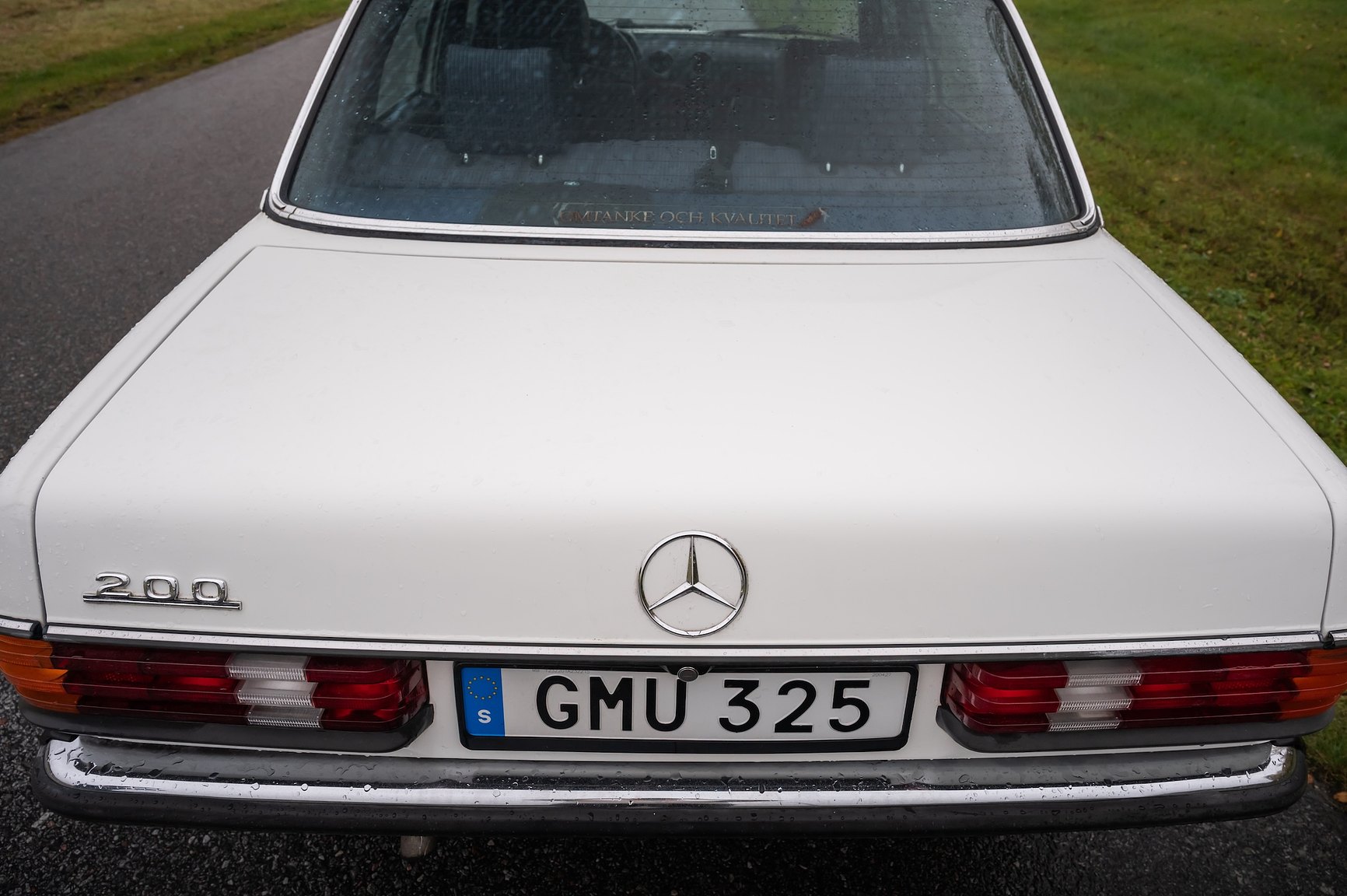 Exterior image of 1985 Mercedes-Benz 200 Automatic
