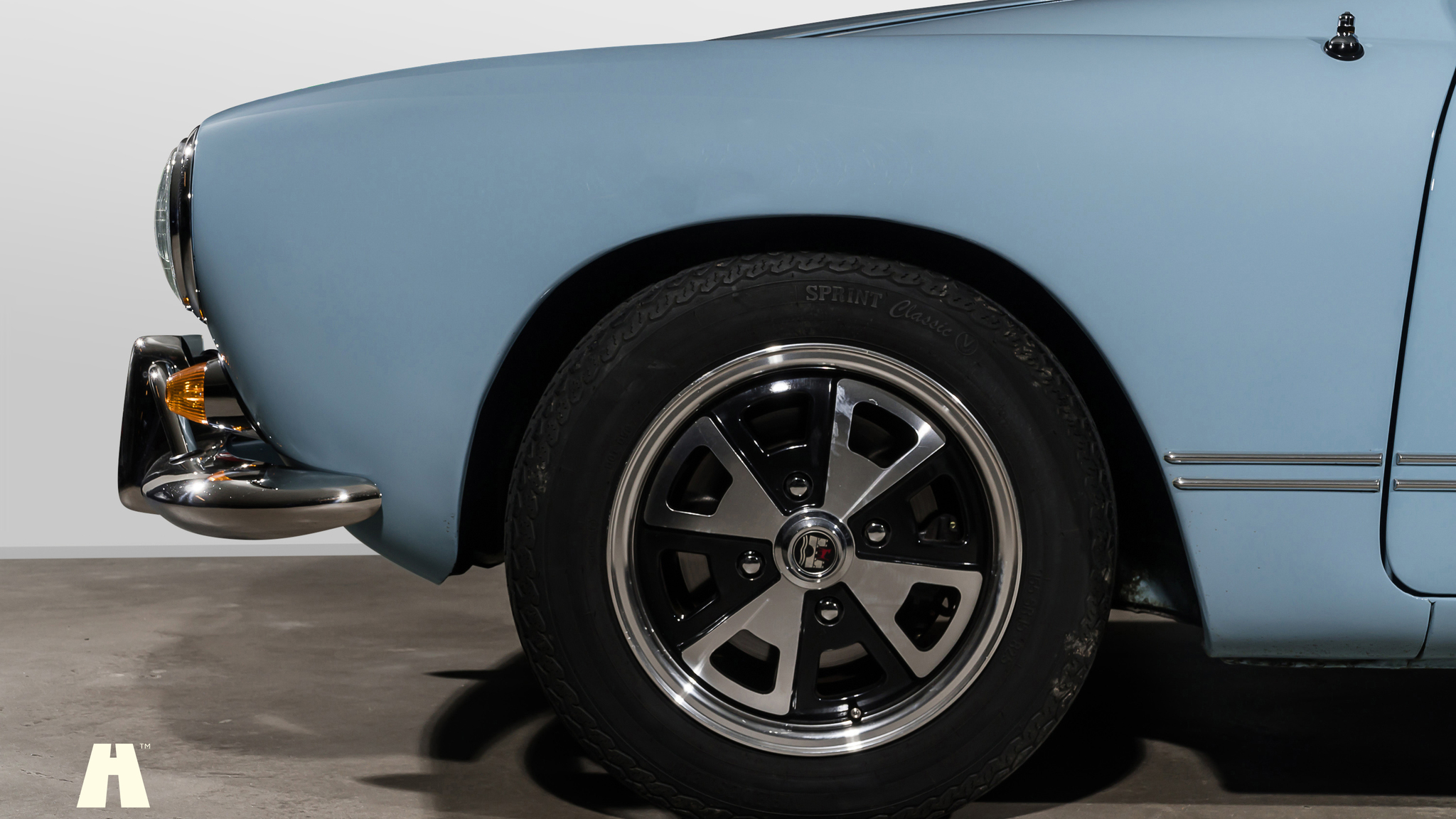 Exterior image of 1969 Volkswagen Karmann Ghia (9)