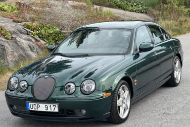 Exterior image of 2003 Jaguar S-Type R