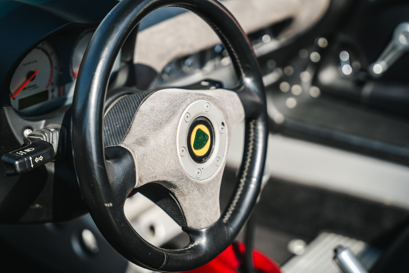 Innenraumfoto von 2001 Lotus Elise 111
