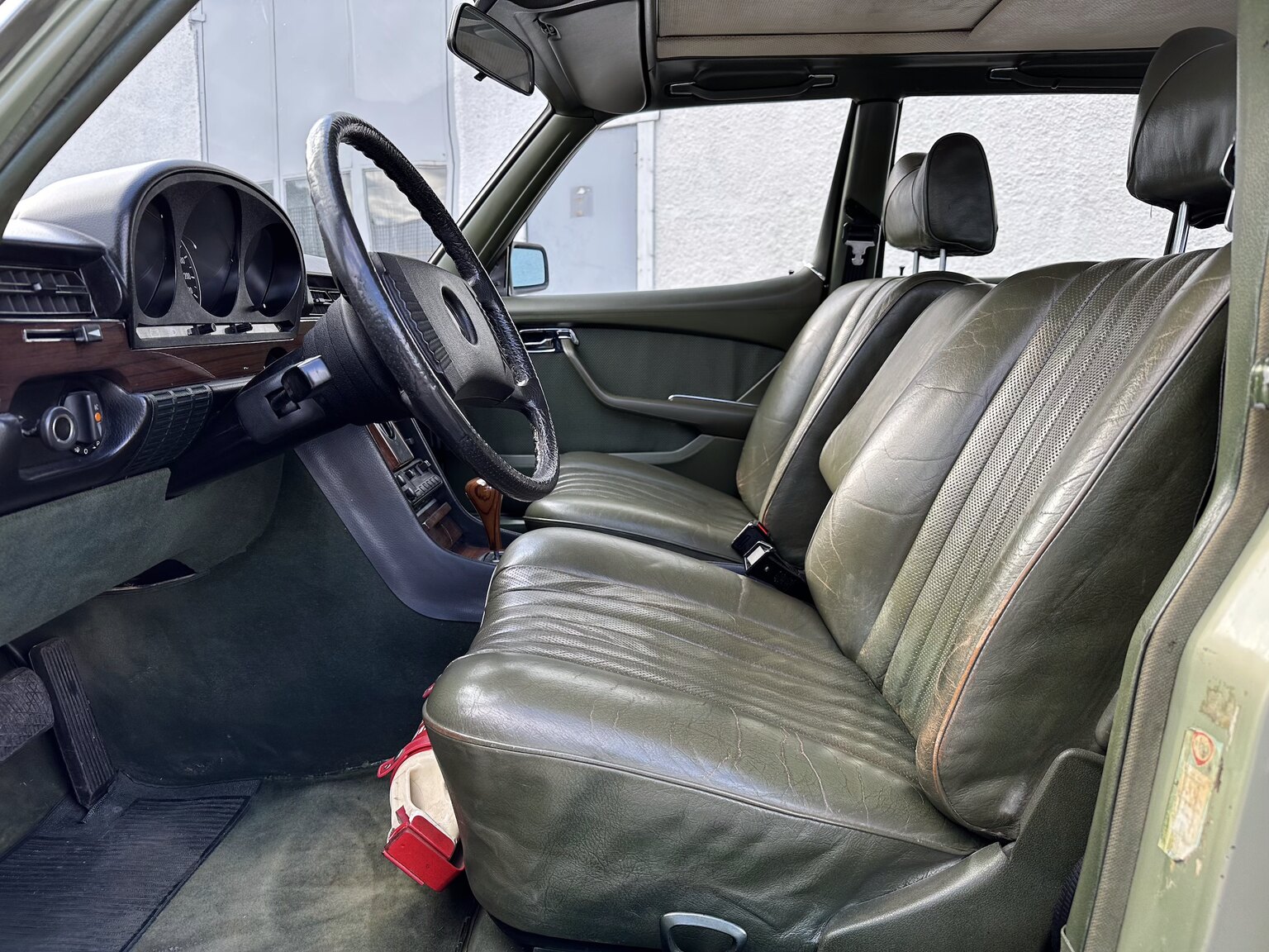 Interior image of 1975 Mercedes Benz 450 SEL (2)