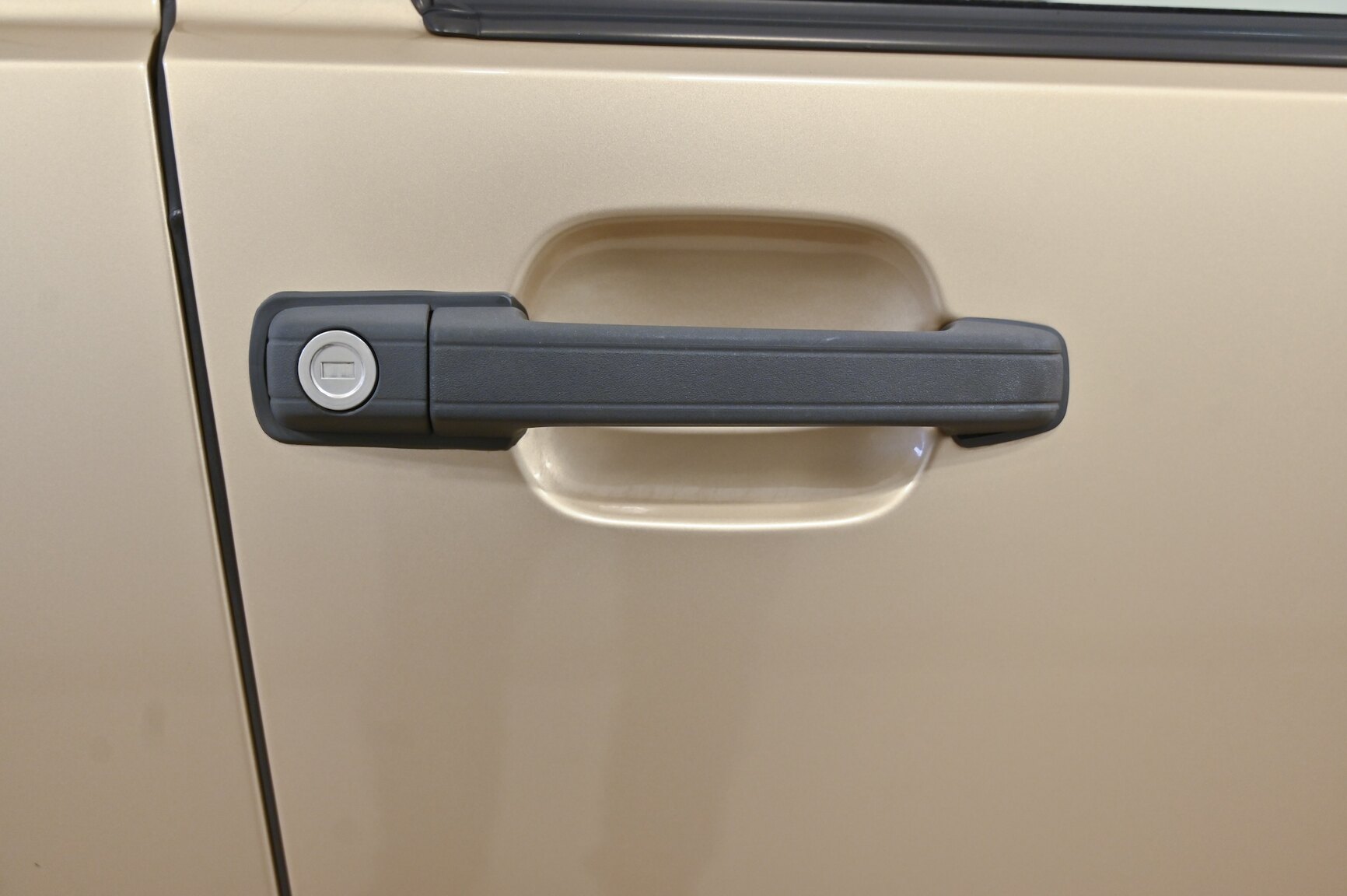 Exterior image of 1996 Volvo 855GLT