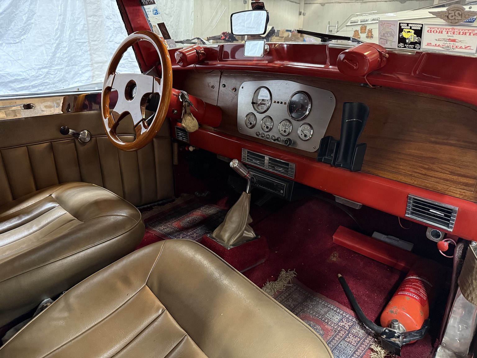 Interiörbild 1965 Duesenberg Roadster/StreetRod Replika 