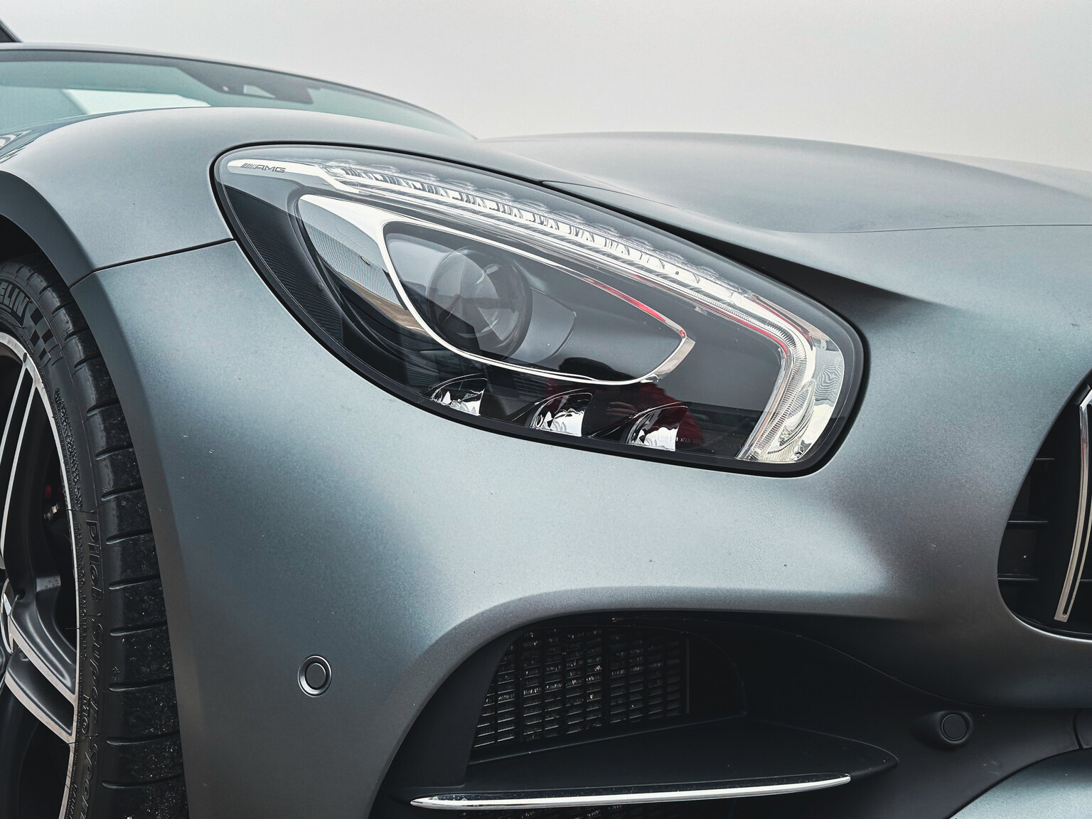 Exteriörbild på 2018 Mercedes Benz AMG GT C (22)