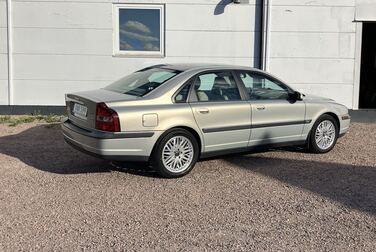 Exterior image of 1999 Volvo S80