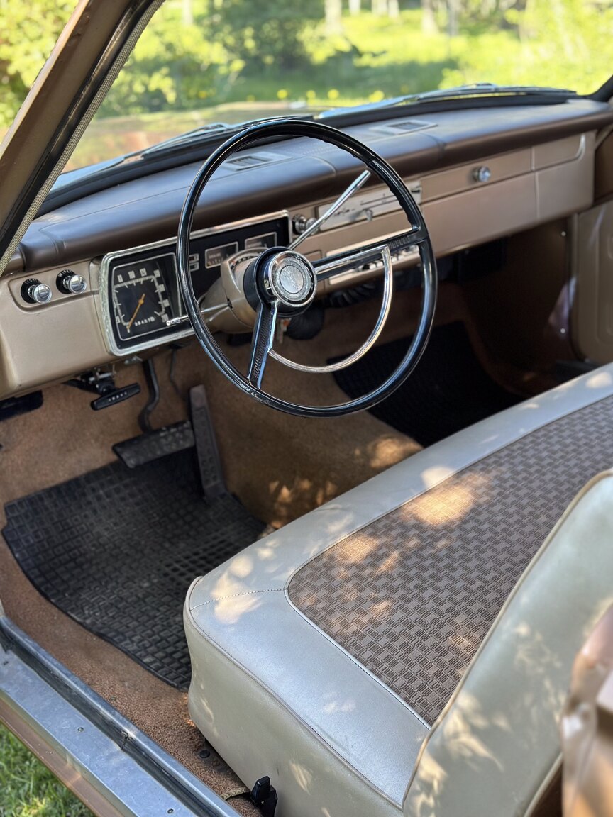 Interiörbild 1966 Plymouth Valiant 100 2-door Sedan