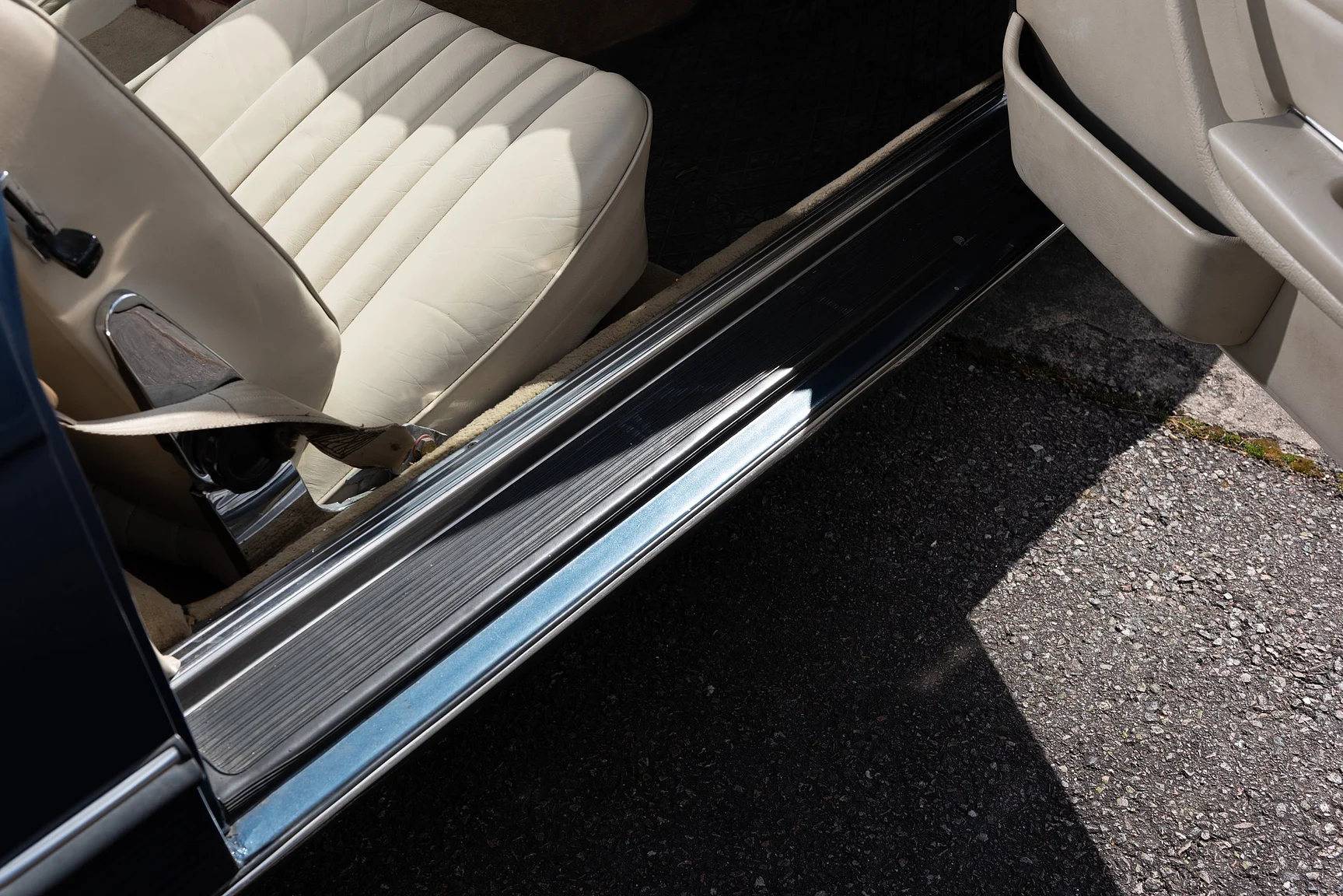 Innenraumfoto von 1975 Mercedes Benz 350 SL Cabriolet  (33)
